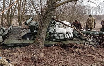 На севере Киевской области украинские военные отбирают технику и захватывают в плен остатки колонны оккупантов