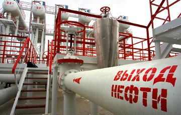 Выручка от экспорта белорусской нефти снизилась вдвое