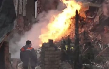 СМИ показали жуткие разрушения после ударов РФ по Киевской области