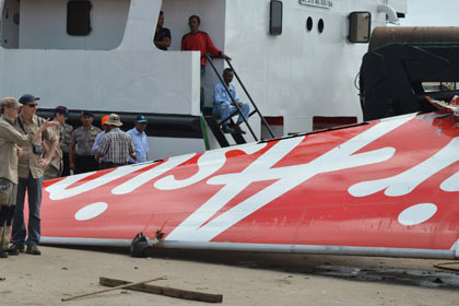 Перед падением AirAsia самолетом управлял второй пилот
