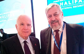 Санников и Маккейн обсудили ситуацию в Беларуси