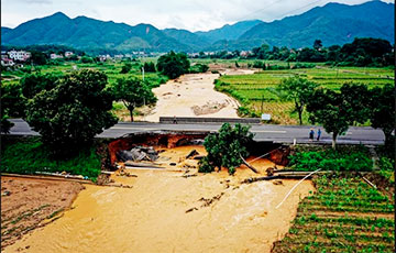 В Китае аномальные дожди превратились в стихийное бедствие