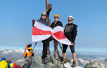 Белорусские врачи подняли бело-красно-белый флаг на самую высокую гору Австрии