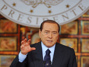Берлускони отправили под суд за связь с несовершеннолетней