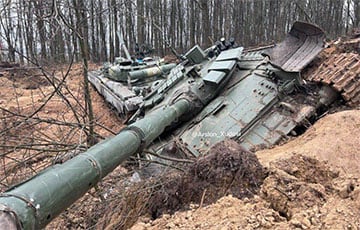Украинские бойцы захватили новые танки гвардейской Кантемировской дивизии РФ