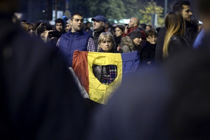 Тысячи митингующих потребовали отставки премьера Румынии из-за пожара в клубе