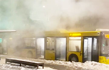 В «Минсктрансе» объяснили, почему задымился автобус МАЗ на Куйбышева