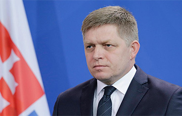 Неизвестный ранил премьер-министра Словакии Фицо