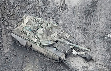 Украинский беспилотник оторвал башню на новейшем московитском танке