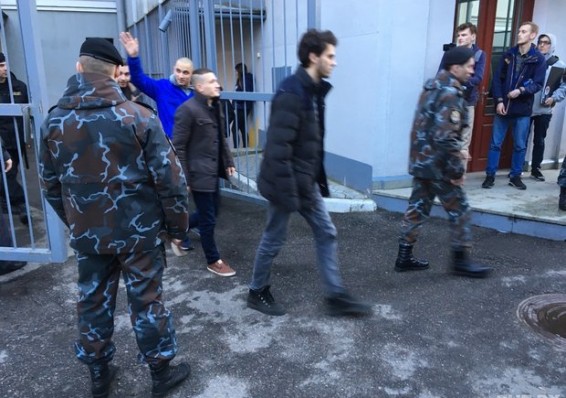 В Беларуси отбывают арест более 80 участников "Маршей нетунеядцев"