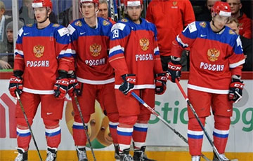 Молодежную сборную России по хоккею не пустили на самолет из-за отсутствия масок и пьяного дебоша