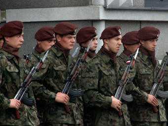 Войско Польское распродает запасы еды, подтяжек, кальсон и гвоздей