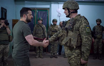 Зеленский посетил украинских бойцов на передовой