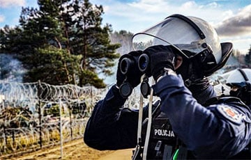 Мигранты с помощью белорусских силовиков пытаются пробиться через границу Польши