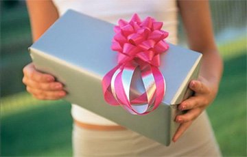 Налоговики: За дорогостоящие подарки от женихов нужно платить налог