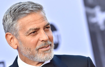 Клуни призвал Байдена спасти демократию и выйти из президентской гонки