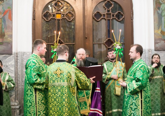 Православная отмечают День Святой Троицы