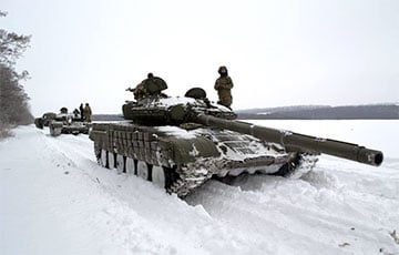 Экипаж украинского танка обстреливает укрытия оккупантов на дачах в Авдеевке