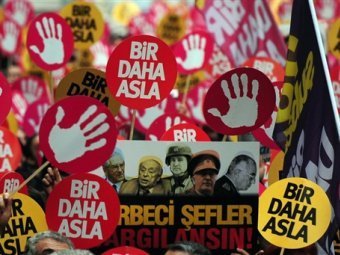 Обвиненных в заговоре турецких генералов отправили на пенсию