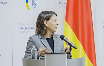 Бербок: Германия поможет Украине подготовить освобожденные территории к зиме
