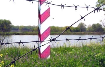 Понтоном через Свислочь: нелегалы применяют необычные способы штурма польской границы