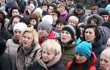 Эксперт о декрете №1: Везде в мире помогают безработным, а в Беларуси их хотят наказать