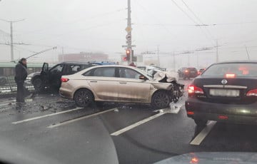 Серьезное ДТП парализовало движение в Минске
