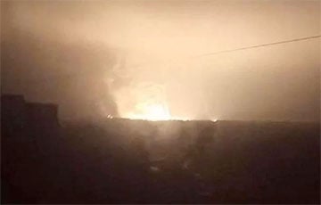 В оккупированном Луганске гремят мощные взрывы: горит склад боеприпасов