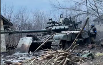 ВСУ показали уничтоженный московитский танк в освобожденной Лукьяновке
