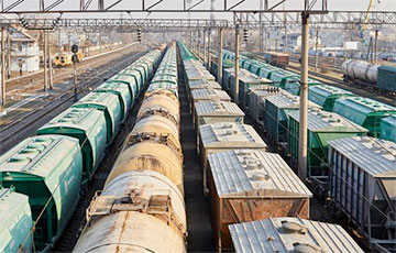 Украина арестовала более 400 железнодорожный вагонов, принадлежащих Беларуси и РФ