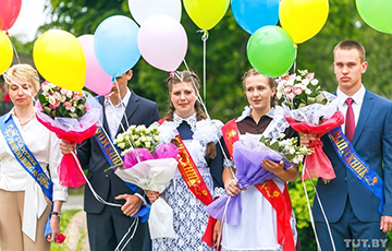Выпускникам беларусских школ больше не придется сдавать экзамен по иностранному языку