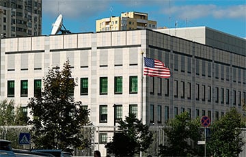 Посольство США в Киеве призвало американцев покинуть Украину