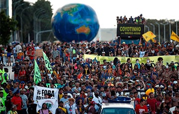 Коренные народы Бразилии вторую неделю протестуют против политики президента