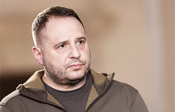 Глава офиса президента Украины прокомментировал бои за Бахмут и Соледар