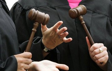 Могилевских активистов судят за неуважение к суду