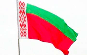 Ветеран-афганец облил красно-зеленый флаг моторным маслом
