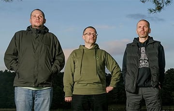Их задерживали вооруженные люди
