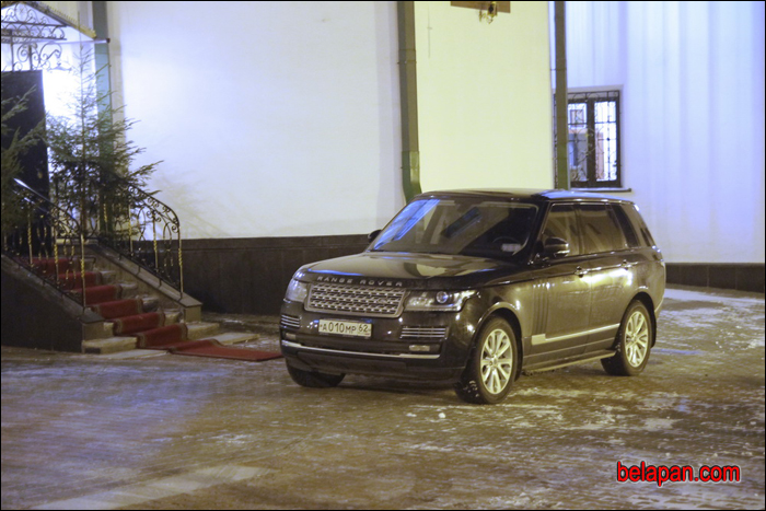 Митрополит Павел ездит на Range Rover с правительственными номерами РФ