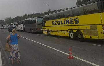 На выезд из Беларуси в Польшу стояло уже 30 автобусов