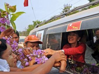 Лидер оппозиции Мьянмы прошла в парламент