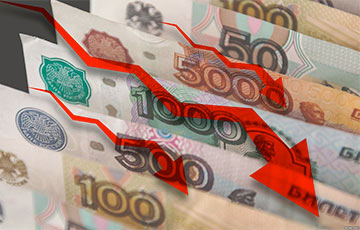Московитский рубль ускорил снижение к евро и доллару