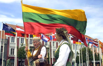 Литовцев спросили об отношении к соседям и коллегам из Беларуси