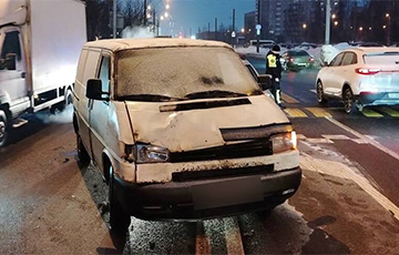 В Минске Volkswagen сбил женщину и ребенка на пешеходном переходе