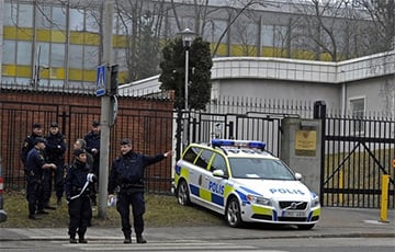 На посольство Московии в Стокгольме сбросили краску с дрона