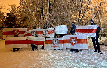 В Минске сегодня парад бело-красно-белых снеговиков