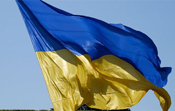 Украинский флаг установлен над селом Межводное в оккупированном Крыму