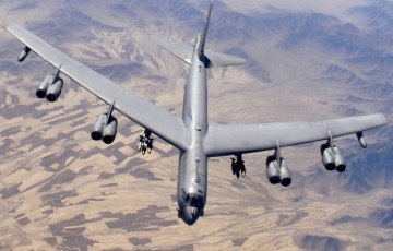 В США заметили бомбардировщик B-52 с новой ядерной крылатой ракетой