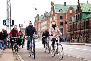 Премьер Дании показала премьеру Ирландии Копенгаген на велосипеде