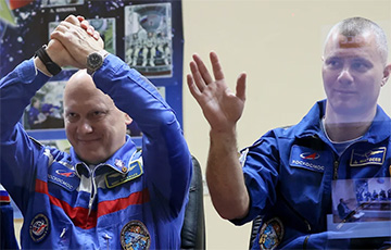 Московитские космонавты прервали выход в открытый космос из-за проблем со скафандром