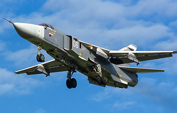Российский бомбардировщик Су-24 выпустил ракету по жилому поселку